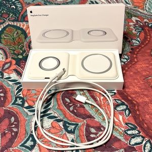 Apple MagSafe Duo Charger